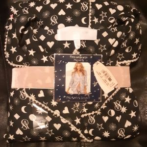 NWT Victoria's Secret Flannel Pajama Set - XL